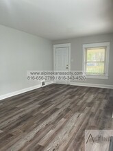 11205 E 10 S in Independence, MO - Building Photo - Building Photo