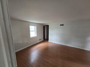 55 Brunswick Ave in Bloomsbury, NJ - Building Photo - Building Photo