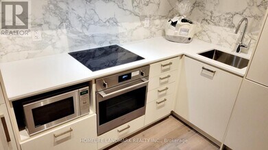 10-1010 Honeycrisp Cres in Vaughan, ON - Building Photo - Building Photo