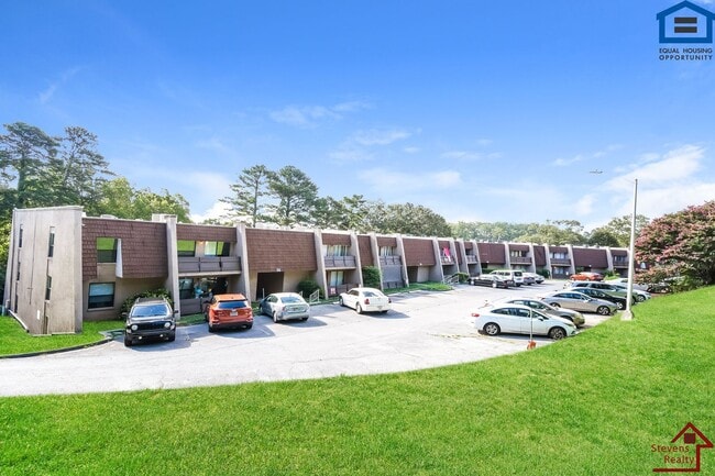 property at 915 S Seminole Dr