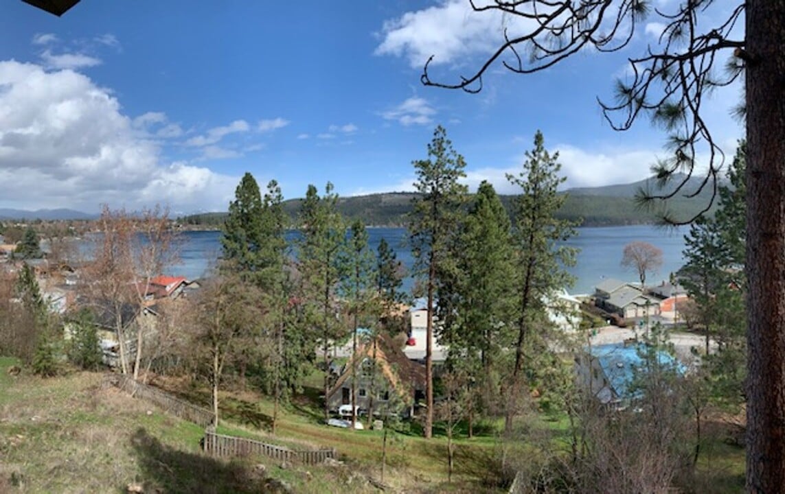 1321 S Wright Blvd in Liberty Lake, WA - Building Photo