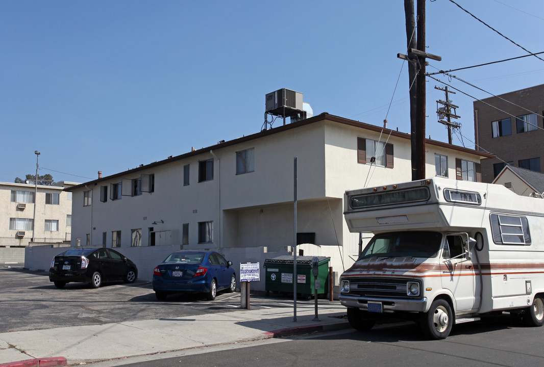 11321 Massachusetts Ave in Los Angeles, CA - Building Photo