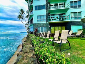 2957 Kalakaua Ave in Honolulu, HI - Building Photo - Building Photo
