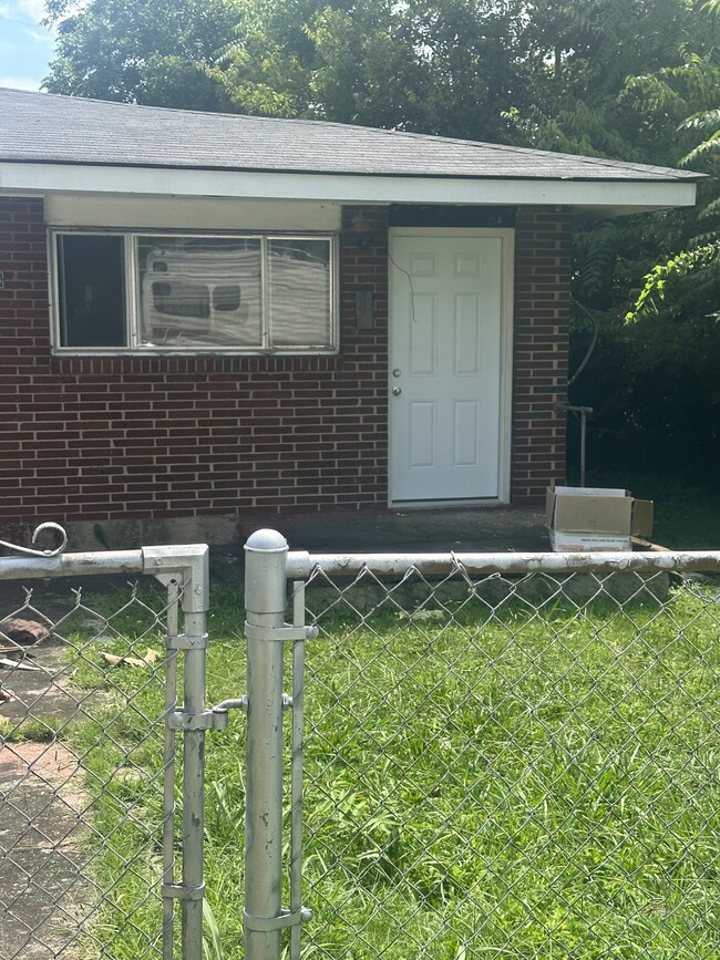 2004 Garfield St, Unit 102