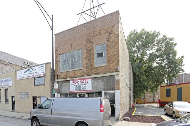 2378 N Elston Ave in Chicago, IL - Building Photo - Building Photo