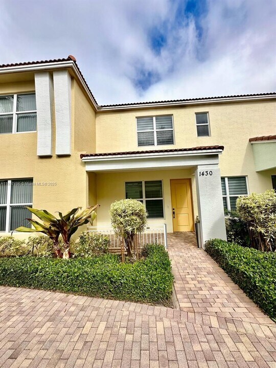 1430 NW 48th Dr in Boca Raton, FL - Building Photo