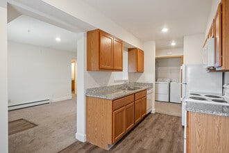 Coopers Landing Apartments in Kalamazoo, MI - Foto de edificio - Building Photo