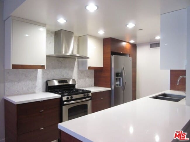 220 E Broadway in Glendale, CA - Building Photo - Building Photo