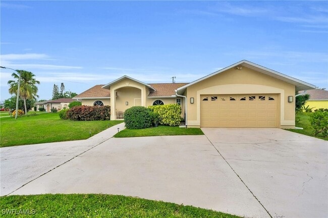 1004 SE 42nd Ln in Cape Coral, FL - Building Photo - Building Photo