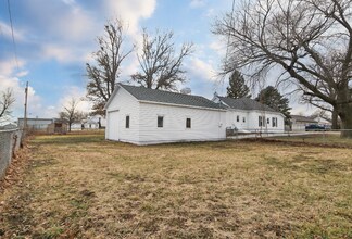 213 Iowa St in Murdock, NE - Foto de edificio - Building Photo