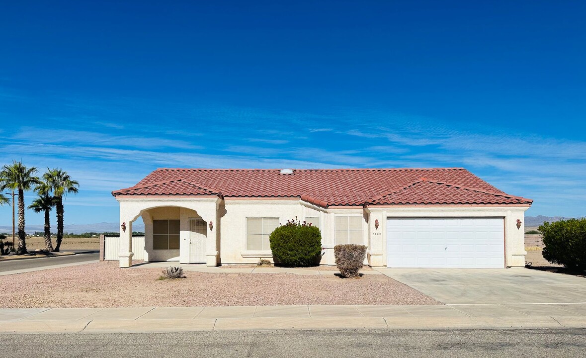 2469 Palo Verde Dr in Mohave Valley, AZ - Foto de edificio