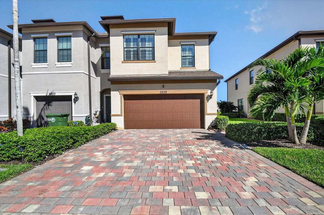 2829 Bard St in Palm Springs, FL - Building Photo