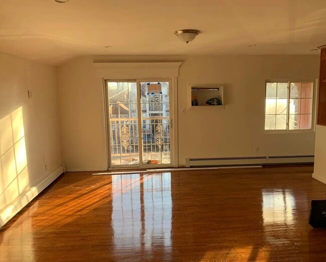 11605 150th Ave, Unit Floor 2 in South Ozone Park, NY - Building Photo - Building Photo