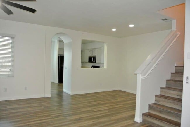 4494 Brisbane Way in Oceanside, CA - Foto de edificio - Building Photo
