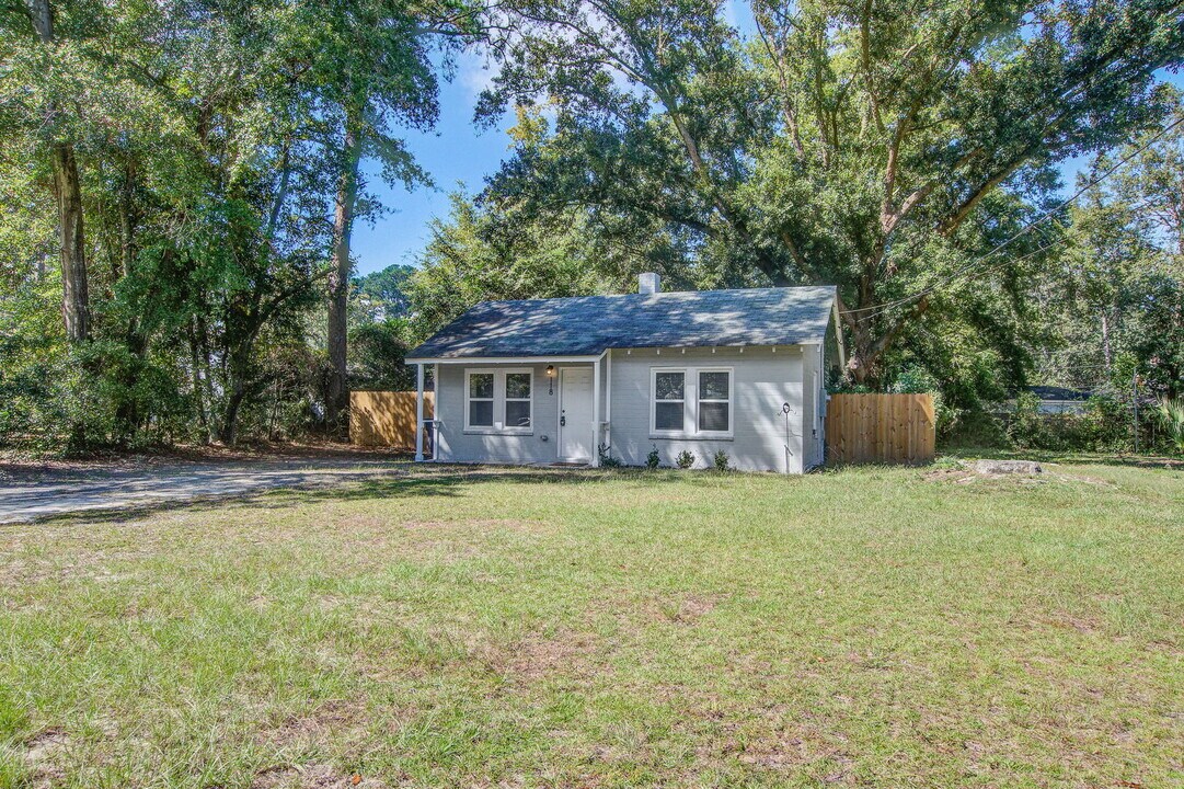 118 Klein St in Walterboro, SC - Building Photo