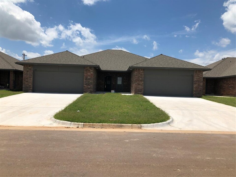 1316 Brooks Dr in Newcastle, OK - Building Photo