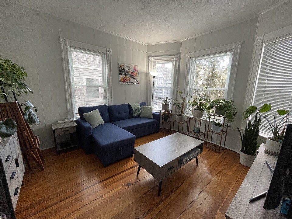 69 Raymond Ave, Unit 1 in Somerville, MA - Foto de edificio