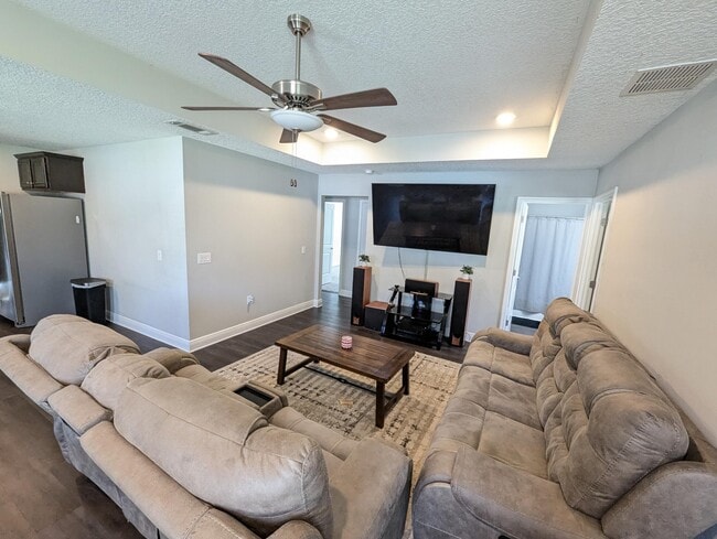 5619 Charter Cir in Gulf Breeze, FL - Building Photo - Building Photo
