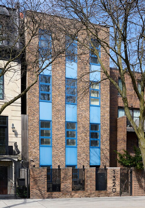 1320 N La Salle Dr in Chicago, IL - Building Photo