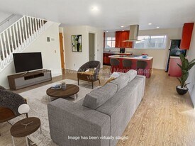 1476 NW 70th St in Seattle, WA - Building Photo