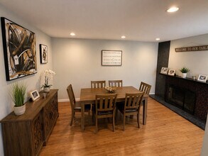 878 Swan Ln in Deerfield, IL - Building Photo - Building Photo