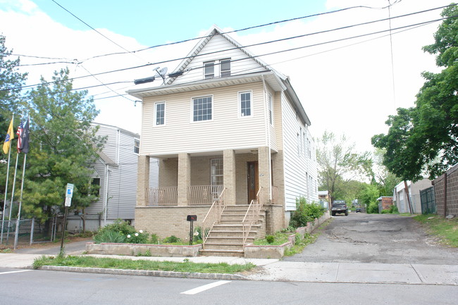 212 Patterson St in Perth Amboy, NJ - Building Photo - Building Photo