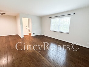 6239 Crestview Plz, Unit 2 in Cincinnati, OH - Building Photo - Building Photo