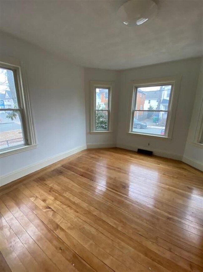 87 Marshall St, Unit 1 in Medford, MA - Building Photo - Building Photo