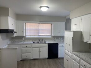 7517 E 53rd Pl in Tulsa, OK - Building Photo - Building Photo