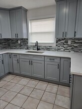 25 Johnson Pl in Freeport, NY - Building Photo - Building Photo