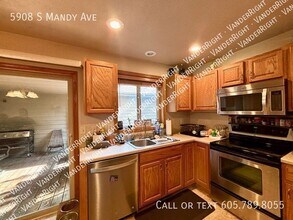 5908 S Mandy Ave in Sioux Falls, SD - Building Photo - Building Photo