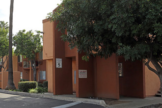 Madison Court Apartments in El Cajon, CA - Building Photo - Building Photo