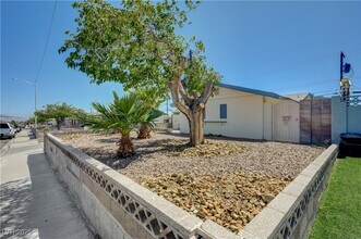 6413 Bannock Way in Las Vegas, NV - Building Photo - Building Photo