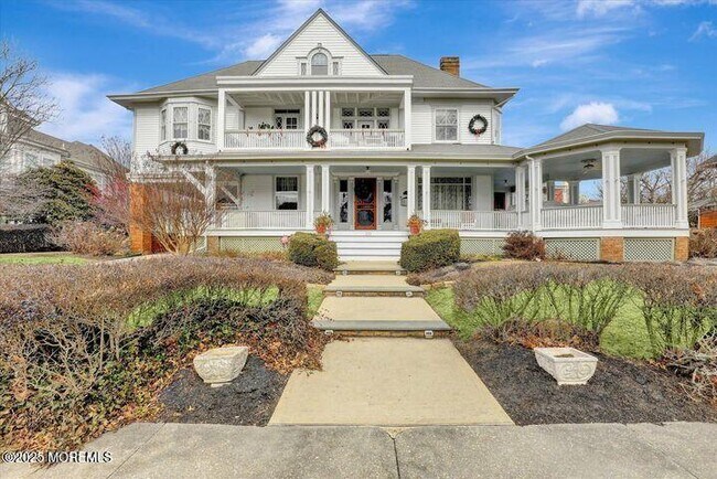 property at 211 Cedar Ave