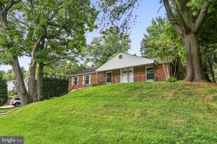 11834 Goya Dr in Potomac, MD - Building Photo