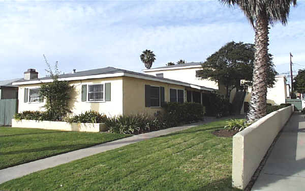 910 Felspar St in San Diego, CA - Building Photo - Building Photo