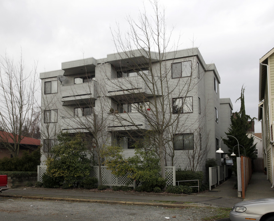 Vernon Apartments in Seattle, WA - Building Photo