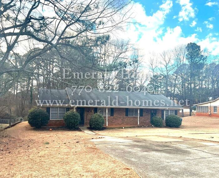 384 Dixie Ct in Lawrenceville, GA - Building Photo