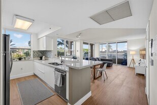 19501 W Country Club Dr in Aventura, FL - Building Photo