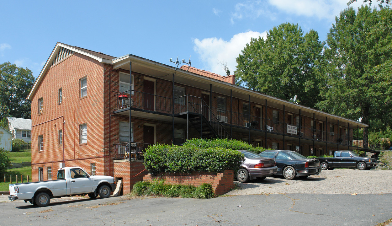 711 N Duke St in Durham, NC - Foto de edificio