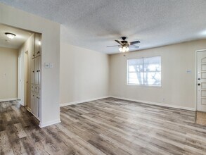 420 Vicki Pl in Hurst, TX - Building Photo - Building Photo