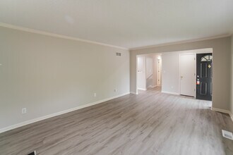 509 16th Ave S in Greenwood, MO - Foto de edificio - Building Photo