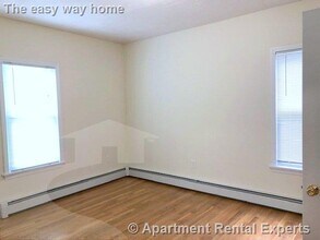 389 1/2 Columbia St in Cambridge, MA - Building Photo - Building Photo