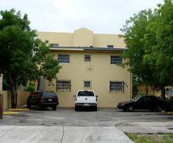 979 NW 4th St Apartments