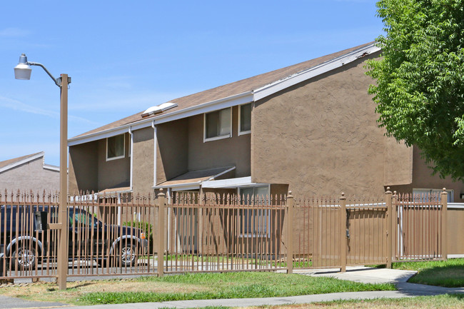 Merced Meadows Apartments in Merced, CA - Building Photo - Building Photo