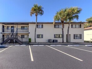 361 Airport Ave E in Venice, FL - Building Photo - Building Photo