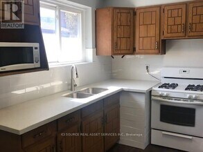 66 Peace Dr in Toronto, ON - Building Photo - Building Photo