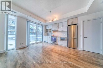 128-128 Fairview Mall Dr in Toronto, ON - Building Photo - Building Photo