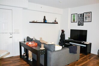 1830 Radius Dr, Unit 317 in Hollywood, FL - Foto de edificio - Building Photo