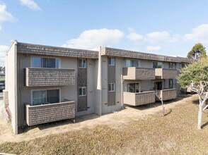 Plaza Apartments in Salinas, CA - Building Photo - Building Photo